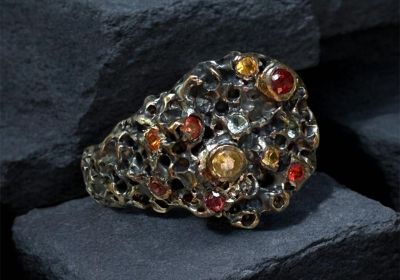 ring with little stones (his)